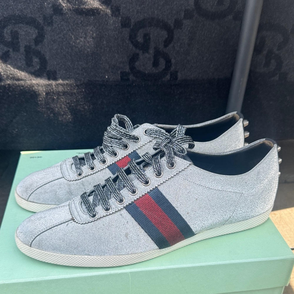 Stylish Gray Sneakers with Red and Black Stripes